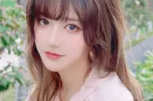 内娱女演员深夜溜进KTV陪酒姿态放低到尘埃