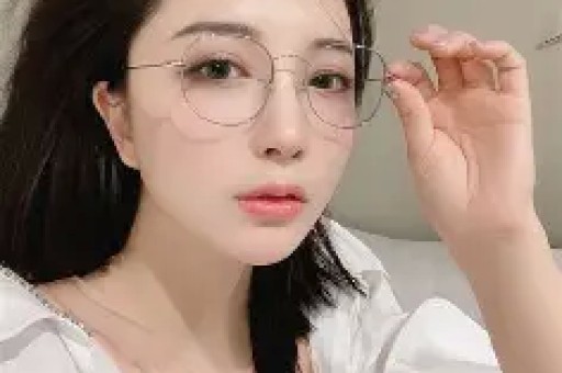 张子枫：学霸人设崩塌与塌房爱豆同居以这种方式败光路人缘！
