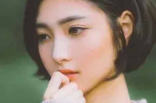 薛之谦演唱会成吃瓜现场！美女粉丝疑出轨富豪大哥遭正宫男友抓包